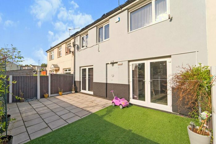 4 Bedroom Terraced House To Rent In Winsford Walk, Burnley, Lancashire, BB11