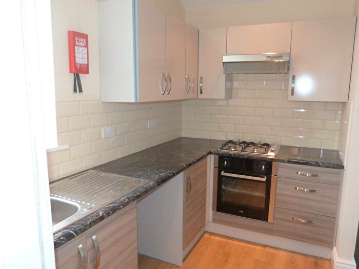 1 Bedroom Flat To Rent In Flat Beech Grove, Bingley, BD16