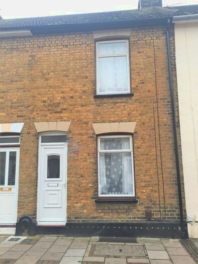 3 Bedroom Terraced House To Rent In West Street, Gillingham, ME7