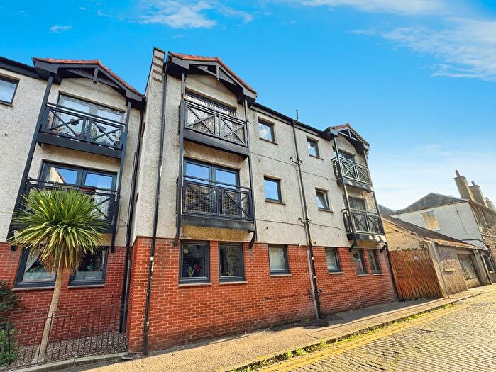 2 Bedroom Flat To Rent In New Bells Court, Edinburgh, EH6