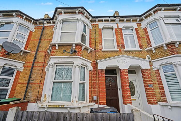2 Bedroom Flat For Sale In Boswell Road, Thornton Heath, CR7