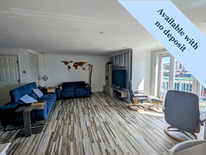 2 Bedroom Flat To Rent In Pocketts Wharf, Marina, Swansea, SA1