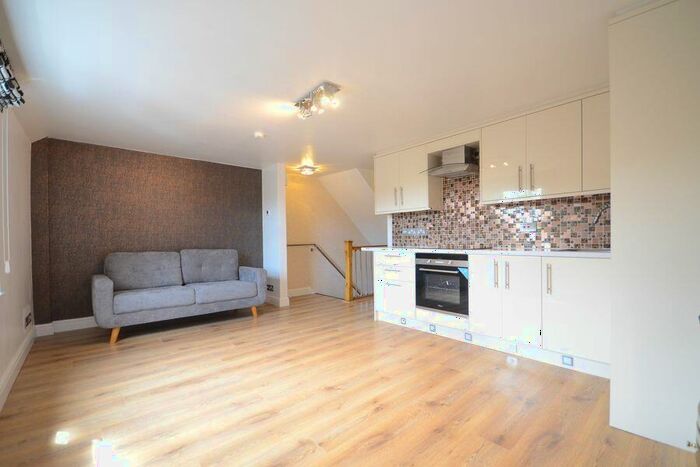 2 Bedroom Apartment To Rent In Bridge Street, Caversham, RG4