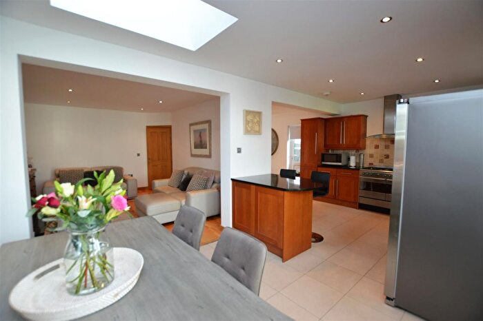 3 Bedroom Bungalow For Sale In The Ridge, Whitton, Twickenham, TW2