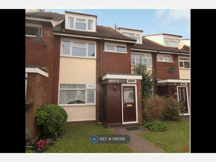 2 Bedroom Maisonette To Rent In Claire Court, Pinner, HA5
