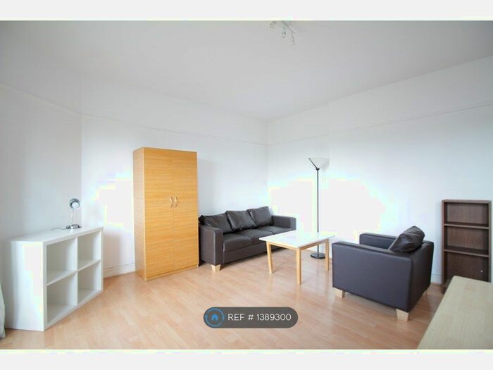 4 Bedroom Flat To Rent In The Chenies, London, NW1