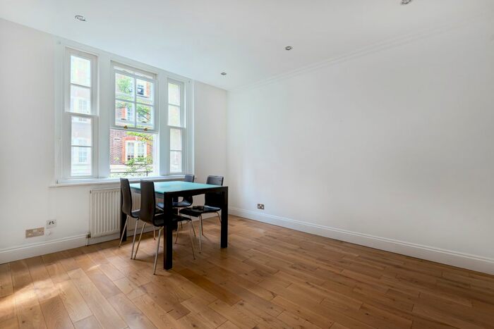 2 Bedroom Flat To Rent In Peabody Estate, Vauxhall Bridge Road, London, SW1V