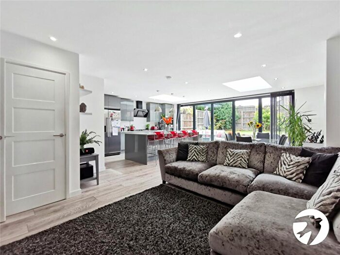 4 Bedroom Semi-Detached House To Rent In The Spinney, Swanley, Kent, BR8