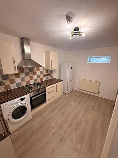 1 Bedroom Flat To Rent In Glenwood Road, London, N15