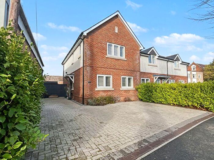 3 Bedroom End Of Terrace House For Sale In Christchurch, BH23