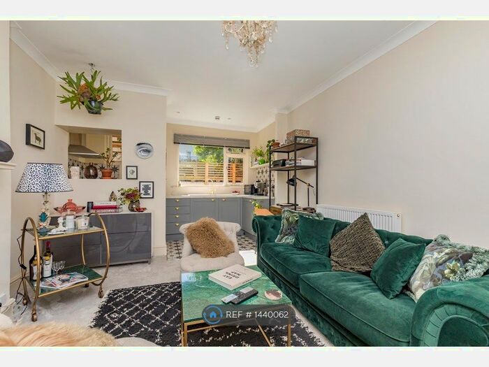 1 Bedroom Flat To Rent In Denmark Villas, Hove, BN3