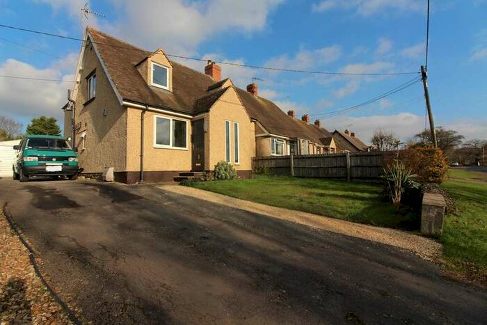 4 Bedroom Semi-Detached House For Sale In Woodstock Road, Charlbury, OX7