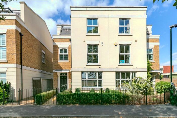 4 Bedroom Property To Rent In Williams Lane, Mortlake, SW14