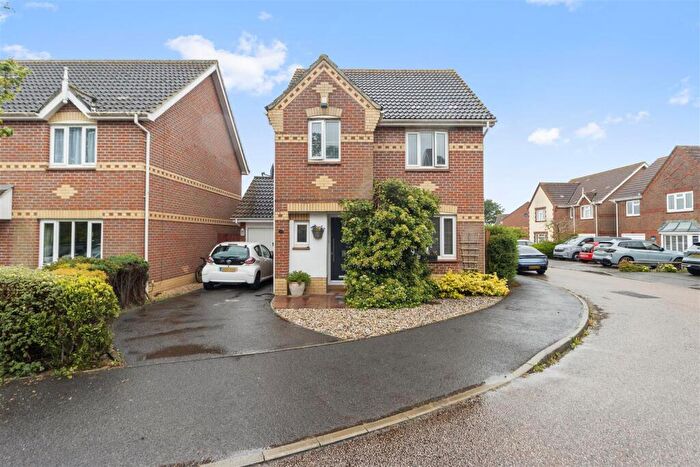 3 Bedroom Detached House For Sale In Cameron Close, Hailsham, BN27