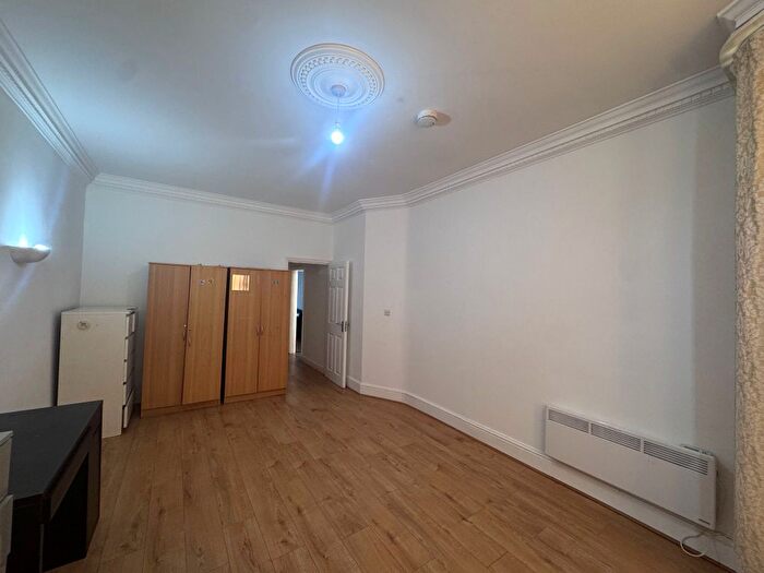 2 Bedroom Flat To Rent In Sunnyside Road, Ilford, IG1