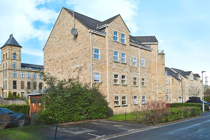 2 Bedroom Flat To Rent In Navigation Drive, Bradford, BD10