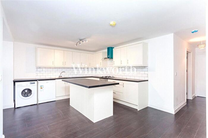2 Bedroom Apartment To Rent In Hamilton Road, London, NW11