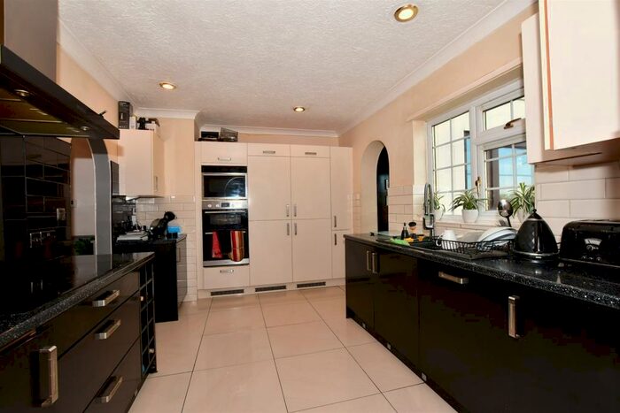 4 Bedroom Detached House For Sale In Walker Avenue, Fyfield, Ongar, Essex, CM5