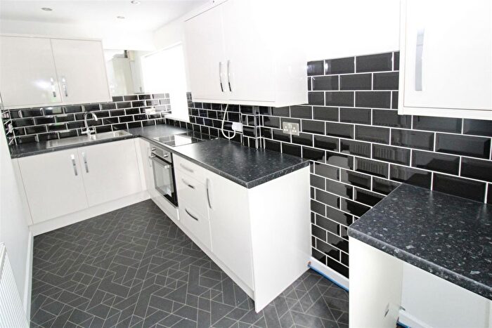 2 Bedroom Semi-Detached Bungalow For Sale In Howdale Road, Hull, HU8