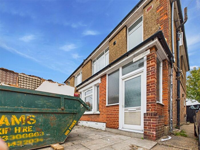 3 Bedroom Semi Detached House To Rent In Heath Road, Hounslow, TW3