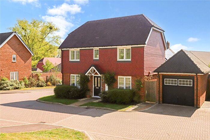 3 Bedroom Detached House For Sale In Melrose Close, Farnham, Surrey, GU9
