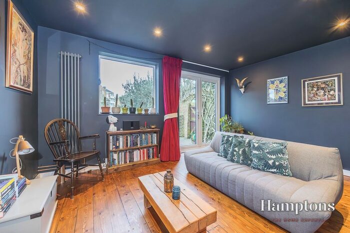 3 Bedroom Flat To Rent In Medebourne Close, London, SE3