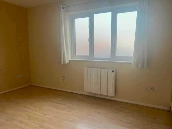 2 Bedroom Flat To Rent In Sutton Place, Langley, Slough, SL3