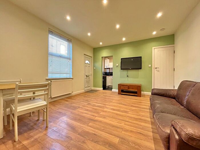 2 Bedroom End Of Terrace House To Rent In Glossop Street, Woodhouse, Leeds, LS6