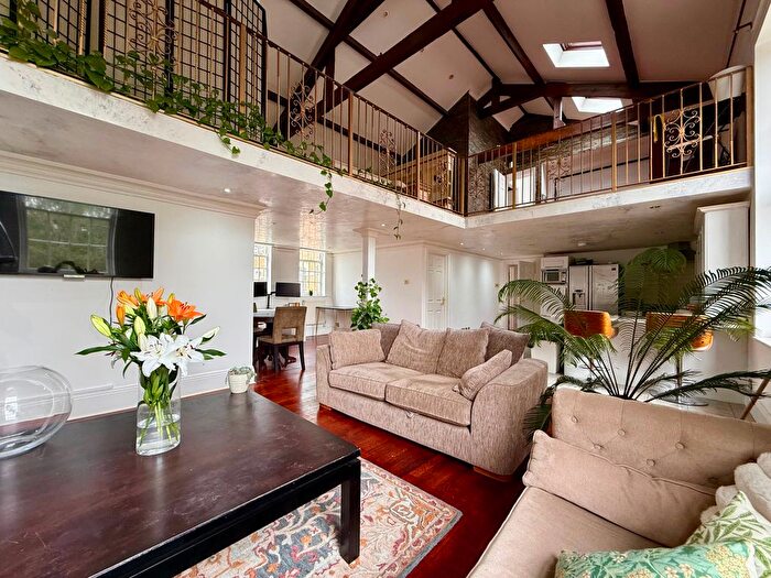 3 Bedroom Flat To Rent In Duplex Apartment, Princess Park Manor, Royal Drive, London, N11