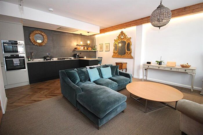 2 Bedroom Town House To Rent In Monmouth Place, City Centre, Bath, BA1