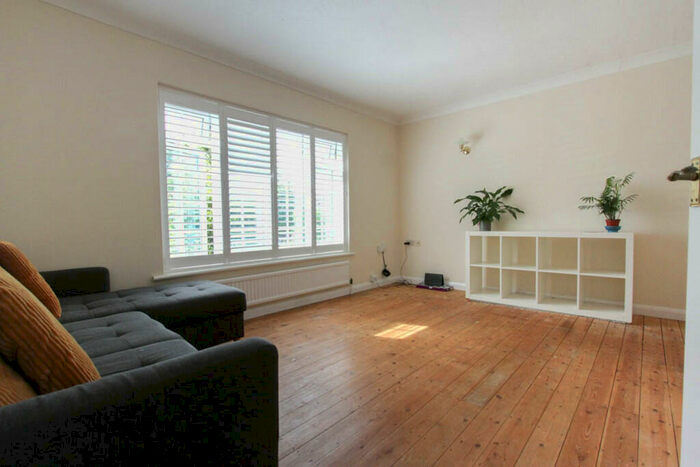 3 Bedroom End Of Terrace House For Sale In Batemans Road, Brighton, BN2