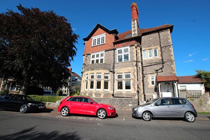 3 Bedroom Apartment To Rent In Downleaze - Stoke Bishop, BS9