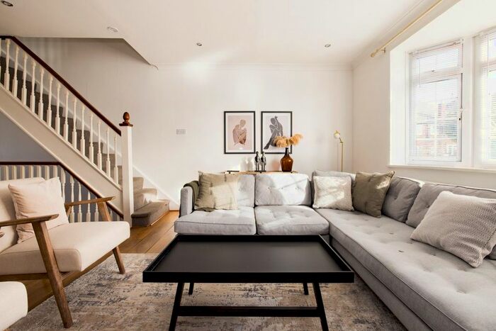 3 Bedroom Flat To Rent In Austell Gardens, London, NW7