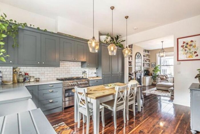 2 Bedroom Flat For Sale In Cecile Park, London, N8