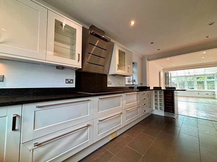 6 Bedroom Detached House To Rent In Wagtail Walk, Beckenham, BR3