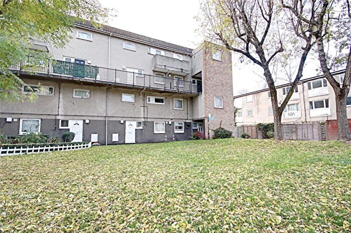3 Bedroom Maisonette For Sale In Roman Way, Enfield, EN1