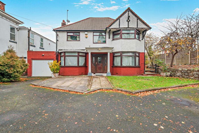 4 Bedroom Semi Detached House For Sale In Joinings Bank, Oldbury, B68