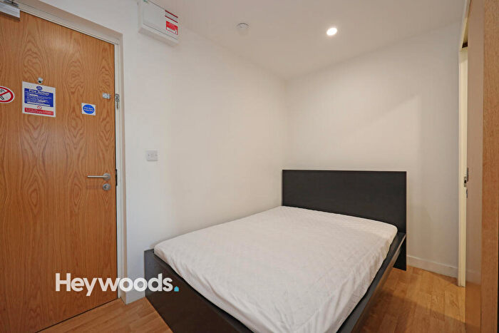 1 Bedroom Flat For Sale In Flat, Keele House, The Midway, Newcastle-under-Lyme, Staffordshire, ST5