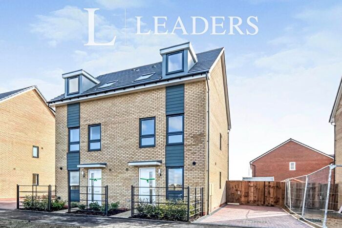 3 Bedroom Town House To Rent In Four Acre Drive, Wixams, MK45