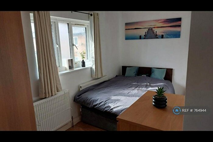 5 Bedroom End Of Terrace House To Rent In Cromwell Drive, Slough, SL1