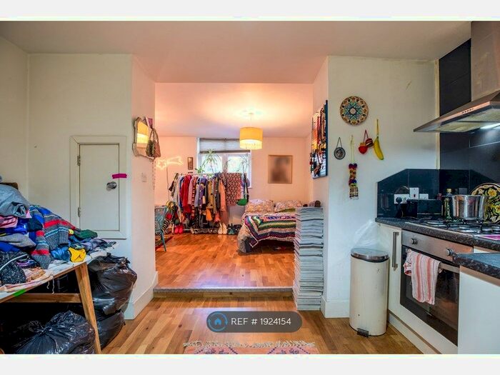 1 Bedroom Flat To Rent In Navarino Road, London, E8