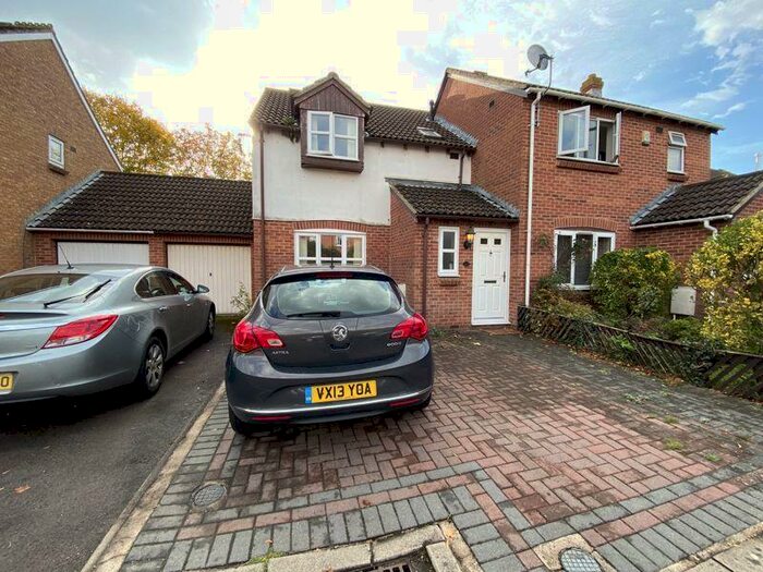 3 Bedroom Semi-Detached House To Rent In Winsbury Way, Bristol, BS32