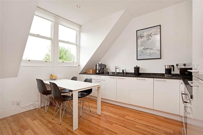 3 Bedroom Flat To Rent In Dartmouth Road, Mapesbury, NW2