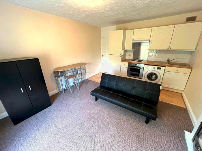 Studio To Rent In Tavistock Court, Nottingham, NG5