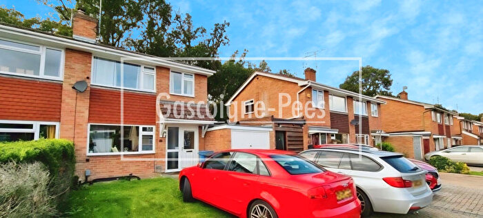 3 Bedroom House To Rent In Greenleas Close, Yateley, GU46