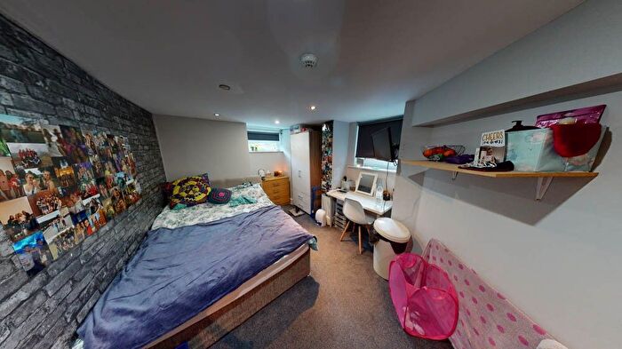 14 Bedroom Semi-Detached House To Rent In -St Michaels Crescent, Leeds, LS6