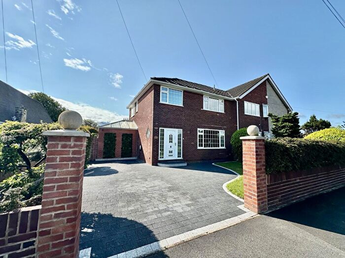 3 Bedroom Semi-Detached House For Sale In Pipering Lane East, Bentley, Doncaster, DN5