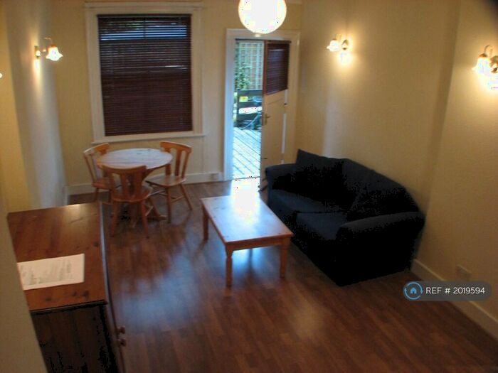 1 Bedroom Flat To Rent In Bedford Hill, London, SW12