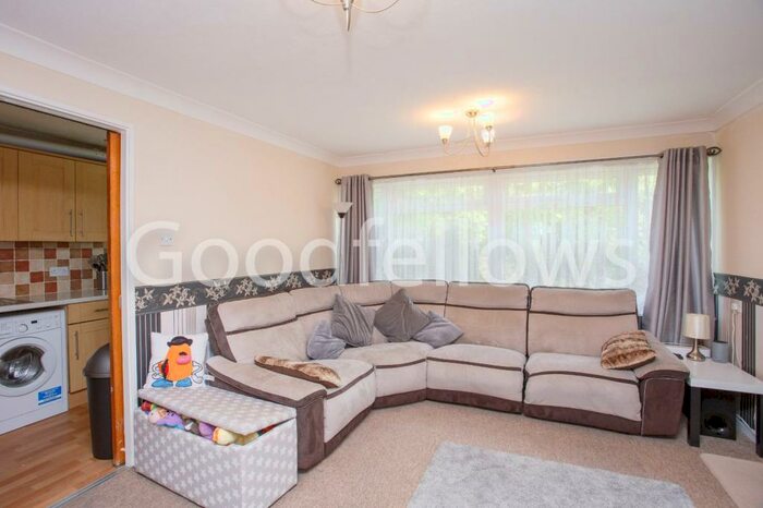 1 Bedroom Apartment To Rent In Rawnsley Avenue, Mitcham, Surrey, CR4