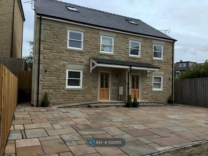 3 Bedroom Semi-Detached House To Rent In Wrens Nest Terrace, Glossop, SK13